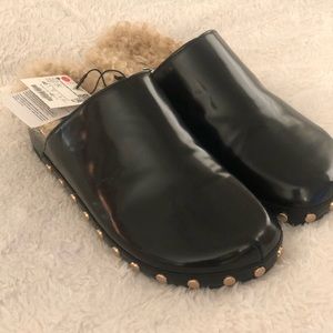 ZARA NEW WOMAN STUDDED CLOGS WITH FAUX FUR SLIP-ON